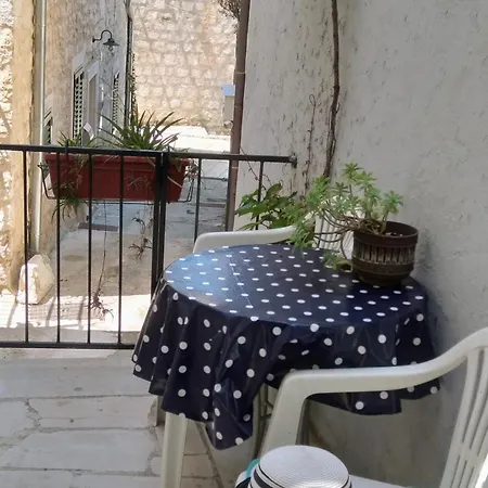 Old Town With Terrace Apartamento Makarska